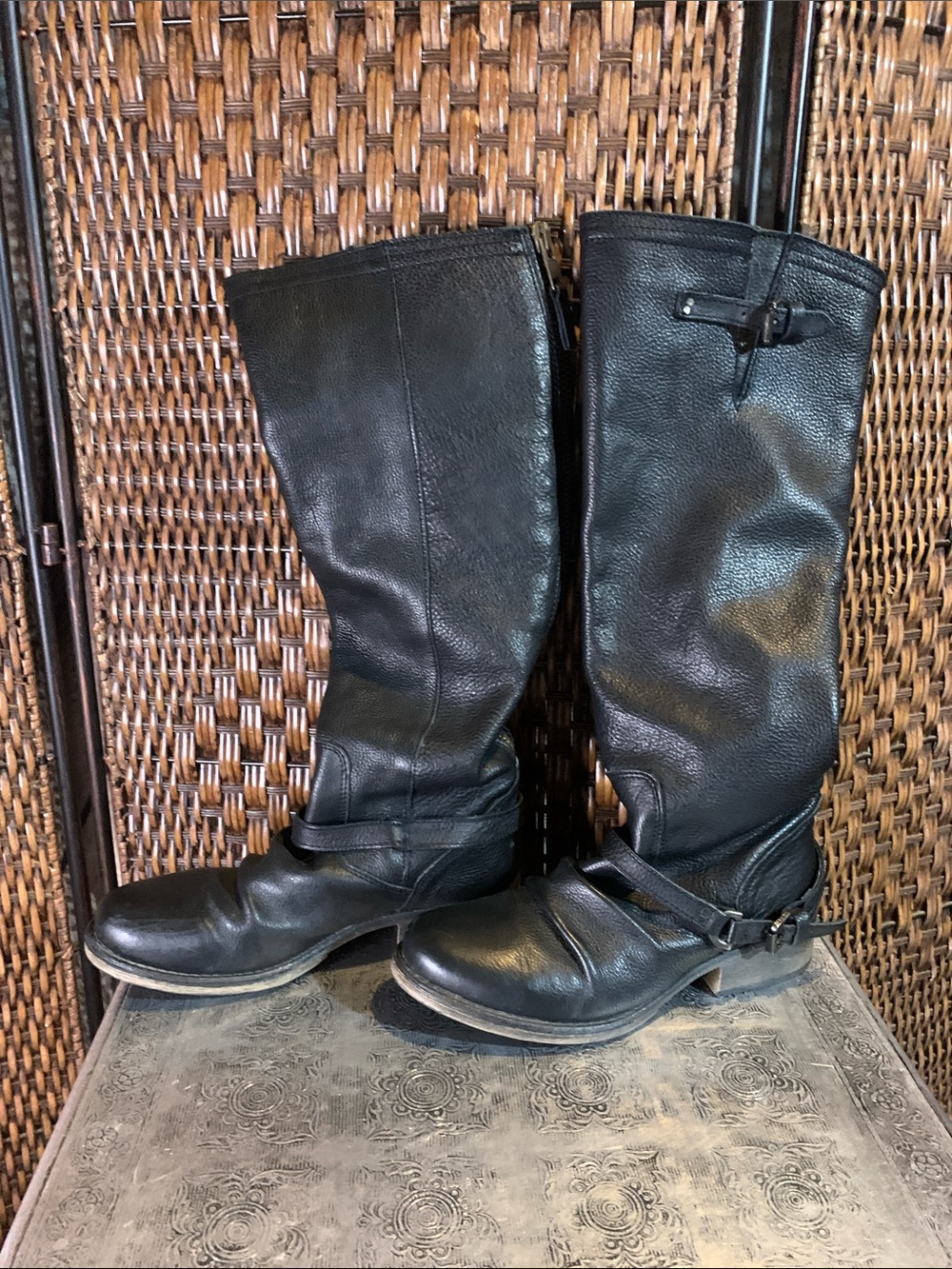 🚫SOLD🚫Steve Madden Knee-High Zip Leather Harness Boots Size 9M